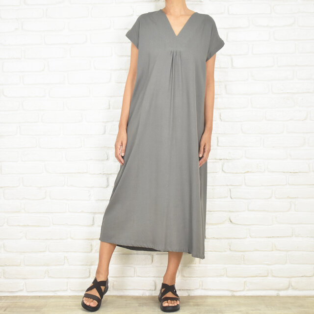 美品 イレーヴ リネン半袖ワンピース Vネック グレー 麻100% ロング 新色追加 暑い夏にぴったり！涼しげなリネン素材のシンプルなVネック
