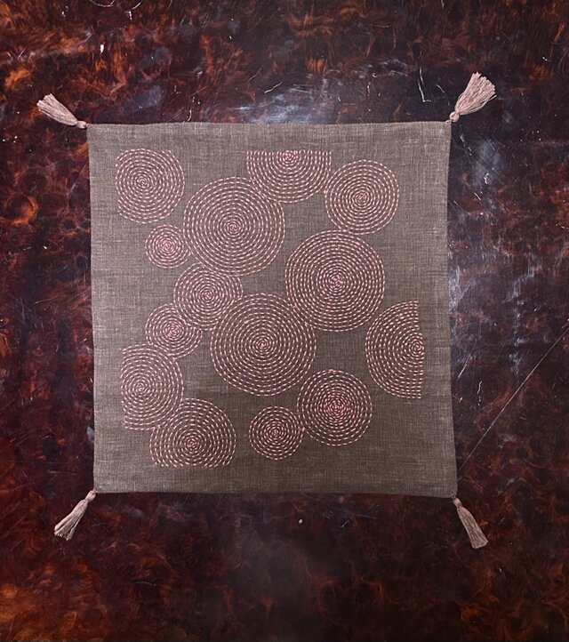 刺し子の敷布（茶） | iichi 日々の暮らしを心地よくするハンドメイド