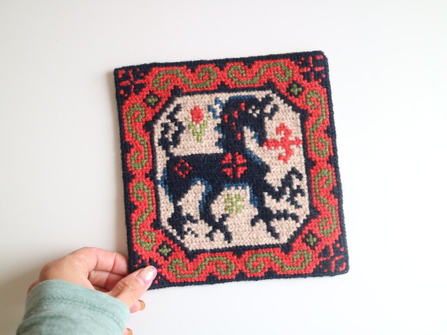 スウェーデンで見つけたツヴィスト刺繍のタペストリー No.6750A