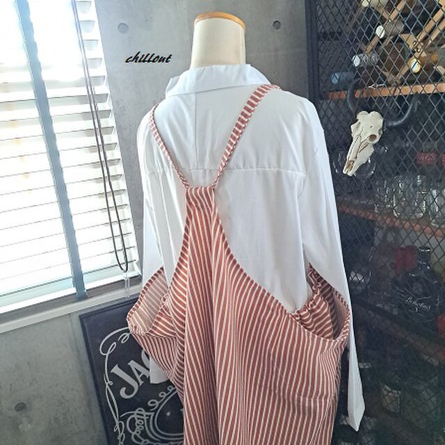 背中がかわいい】エプロンドレス：レッド：ストライプ【1008】 | iichi