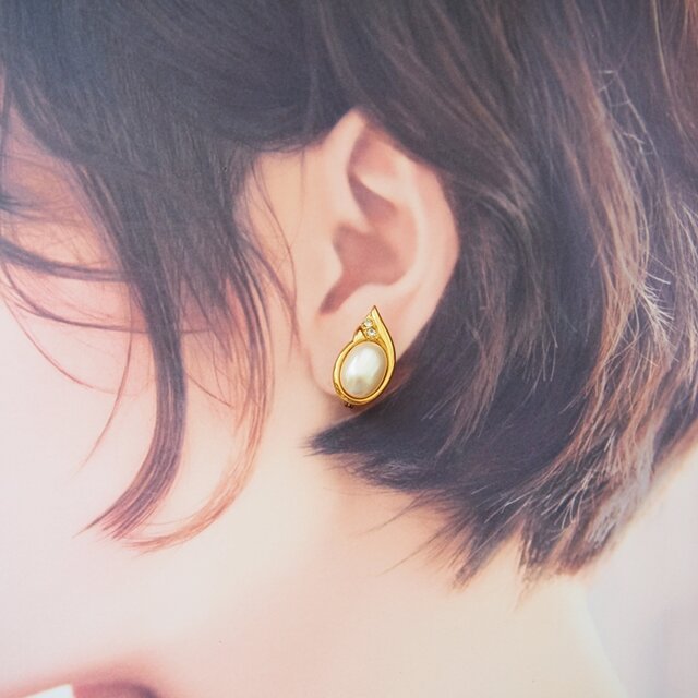 MONET モネ ゴールドトーン フェイクパール イヤリング / CJ7549