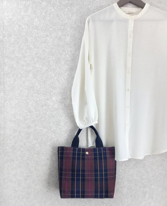 持ち手がポイント〉播州織 チェック柄の小さめトートバッグ・ブラウン