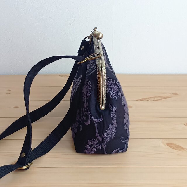 ブラック 鶴刺繍 がま口バッグ 草花刺繍 長財布も入る大きめ がま口ショルダーバッグ 25cm口金