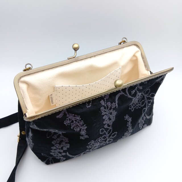 草花刺繍 長財布も入る大きめ がま口ショルダーバッグ 25cm口金 