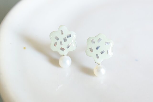 七宝焼｜雪の花ピアス ホワイト 淡水パール イヤリング変更可 | iichi