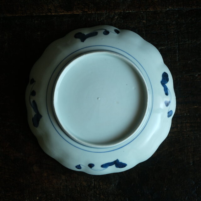 花と蝶々◇青で素敵。伊万里 花蝶文染錦七寸中皿 骨董・antiques 古