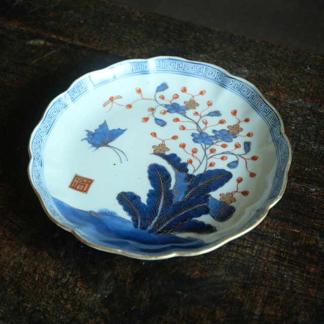 花と蝶々◇青で素敵。伊万里 花蝶文染錦七寸中皿 骨董・antiques 古