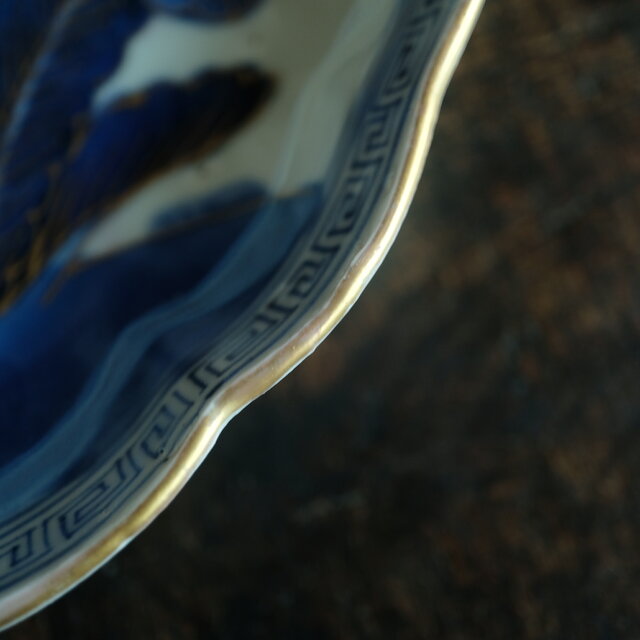 花と蝶々◇青で素敵。伊万里 花蝶文染錦七寸中皿 骨董・antiques 古
