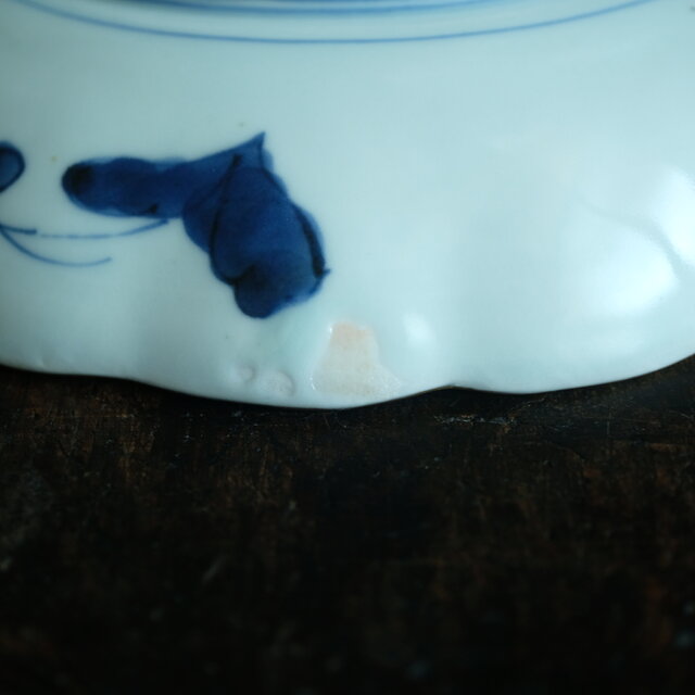 花と蝶々◇青で素敵。伊万里 花蝶文染錦七寸中皿 骨董・antiques 古