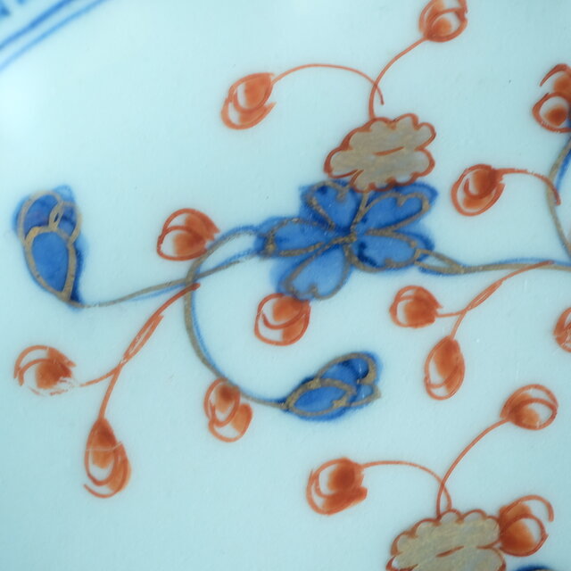花と蝶々◇青で素敵。伊万里 花蝶文染錦七寸中皿 骨董・antiques 古