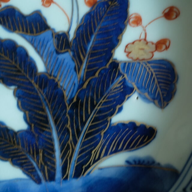 花と蝶々◇青で素敵。伊万里 花蝶文染錦七寸中皿 骨董・antiques 古