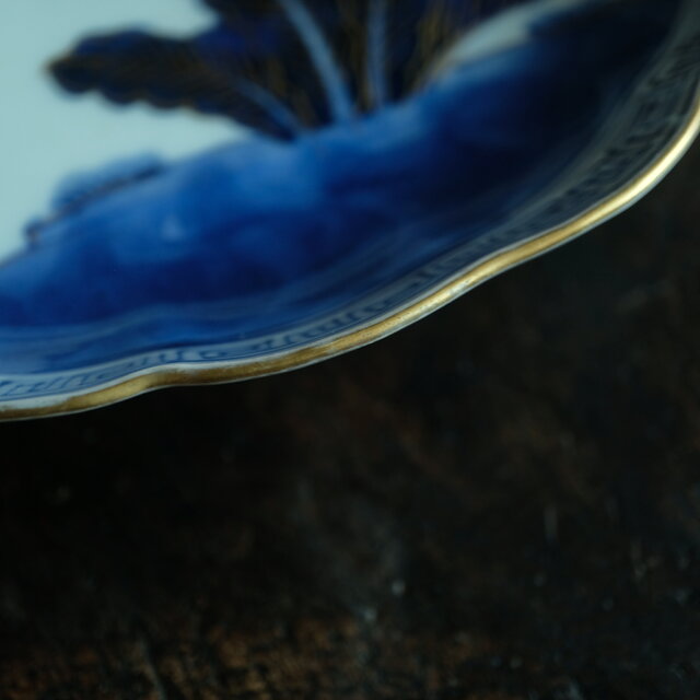 花と蝶々◇青で素敵。伊万里 花蝶文染錦七寸中皿 骨董・antiques 古