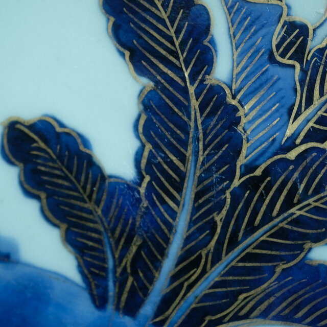 花と蝶々◇青で素敵。伊万里 花蝶文染錦七寸中皿 骨董・antiques 古