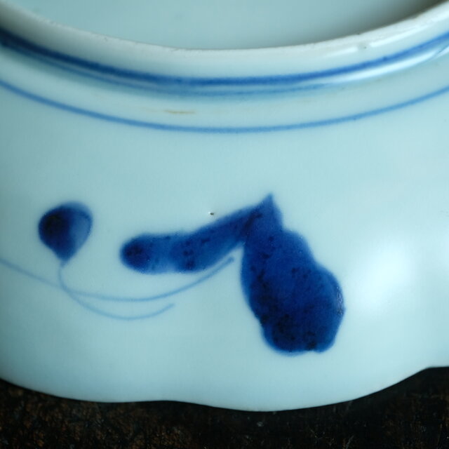 花と蝶々◇青で素敵。伊万里 花蝶文染錦七寸中皿 骨董・antiques 古