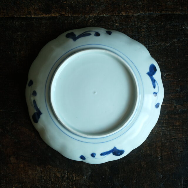 花と蝶々◇青で素敵。伊万里 花蝶文染錦七寸中皿 骨董・antiques 古
