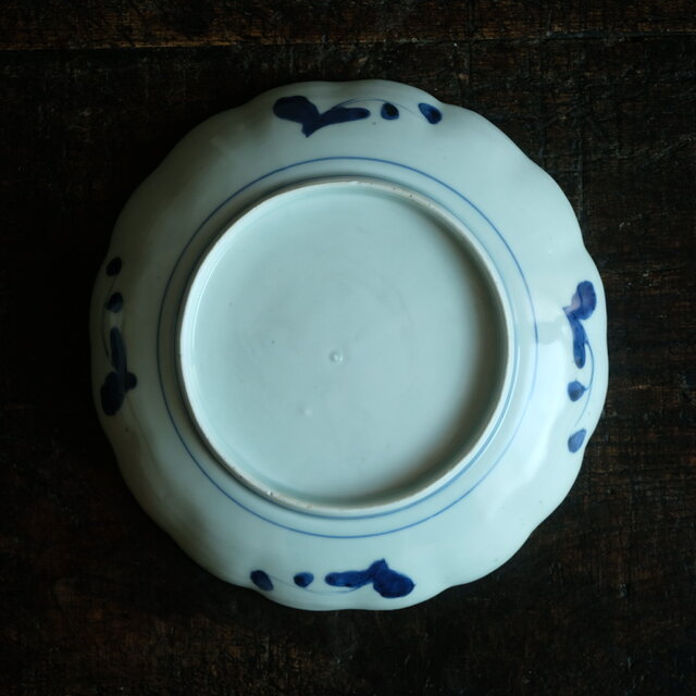 花と蝶々◇青で素敵。伊万里 花蝶文染錦七寸中皿 骨董・antiques 古