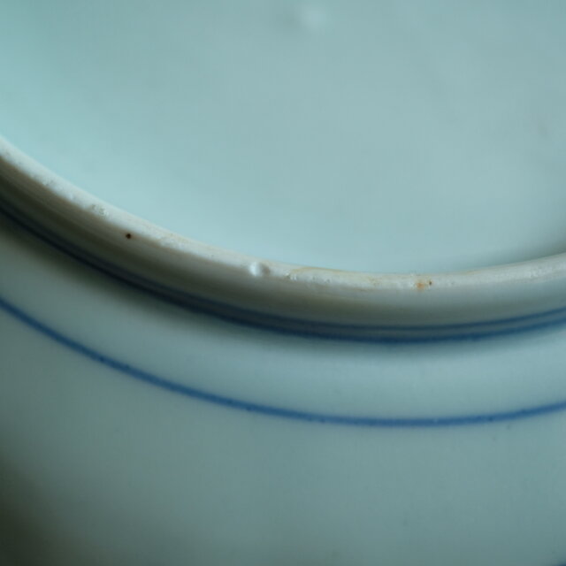 花と蝶々◇青で素敵。伊万里 花蝶文染錦七寸中皿 骨董・antiques 古