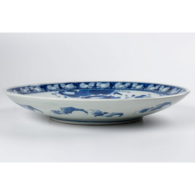 古伊万里 染付朝顔白抜き蝶文大皿 江戸後期 F572 | iichi 日々の暮らし