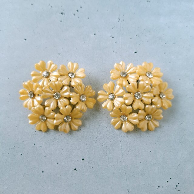 orange plastic rhinestone flower ヴィンテージイヤリング | iichi