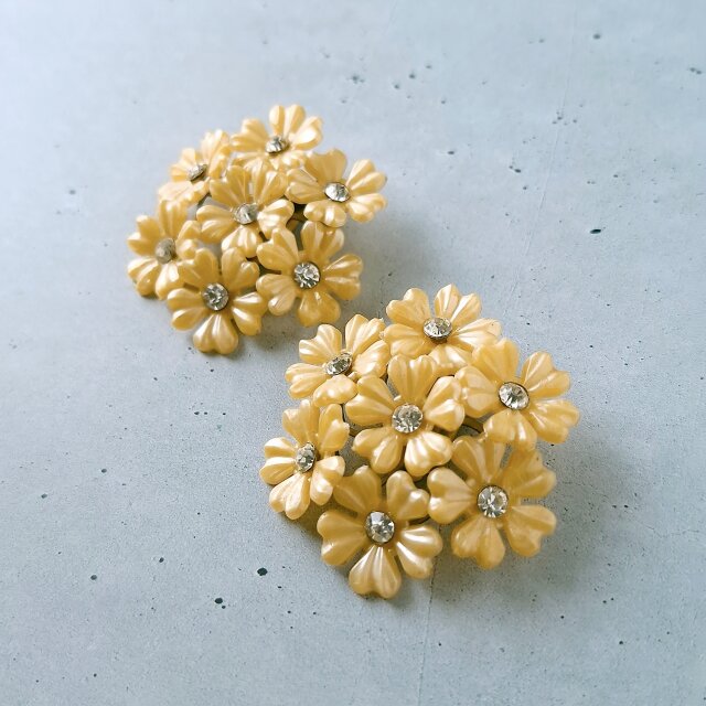 orange plastic rhinestone flower ヴィンテージイヤリング | iichi
