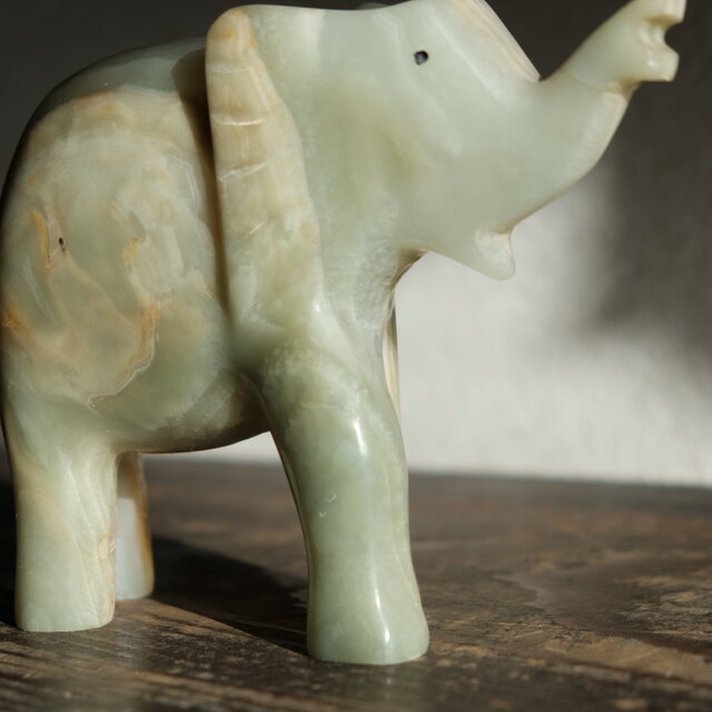 【美品】象　彫刻　天然石　オブジェ　置物　インテリア　工芸品　美術品　A1262 特価¥3300→¥2200】キュートな象◇天然石のオブジェ オニキス