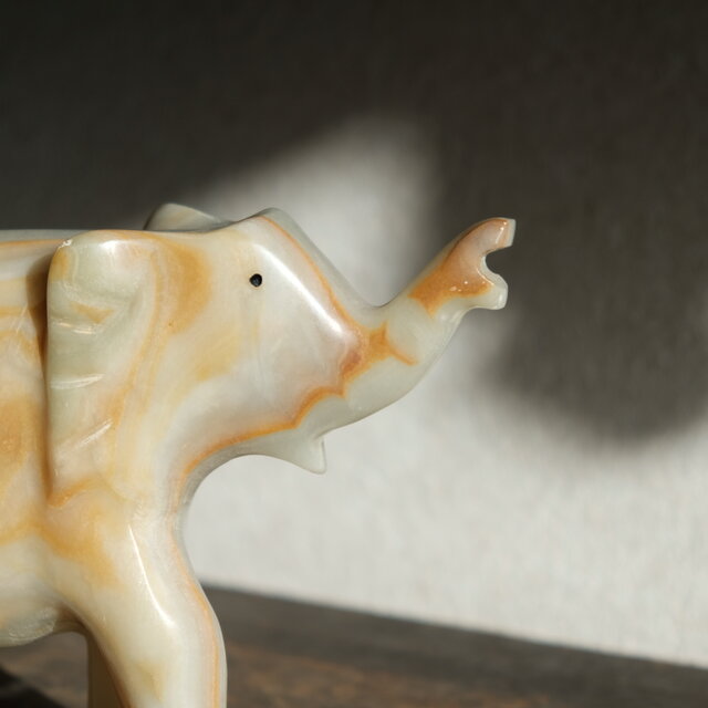 特価¥3300→¥2200】キュートな象◇天然石のオブジェ オニキス