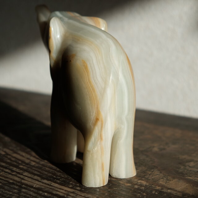特価¥3300→¥2200】キュートな象◇天然石のオブジェ オニキス