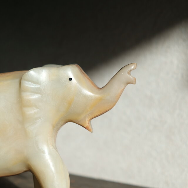 特価¥3300→¥2200】キュートな象◇天然石のオブジェ オニキス