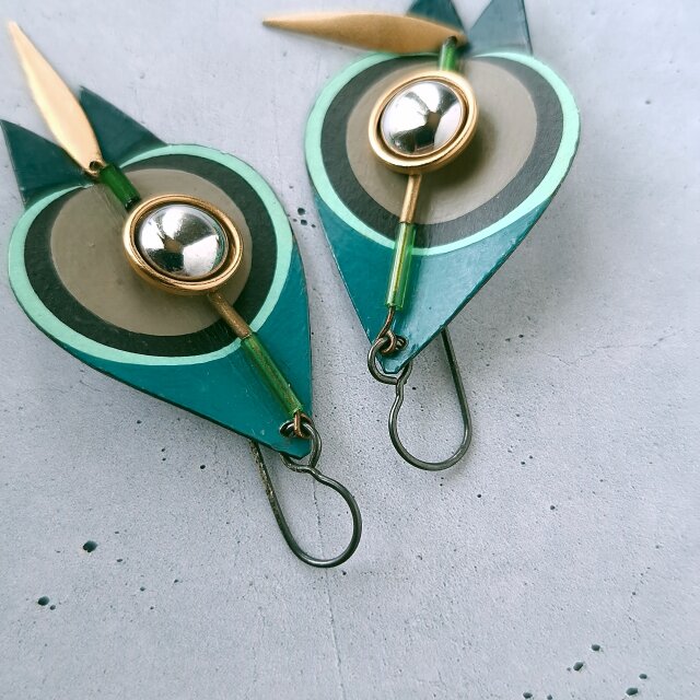paper art green gray black faux hematite dangle ヴィンテージピアス