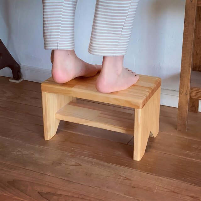頑丈な踏み台　飾り台　高さ13.5cm ハンドメイド 小さいけど頑丈な踏み台 | iichi 日々の暮らしを心地よくする