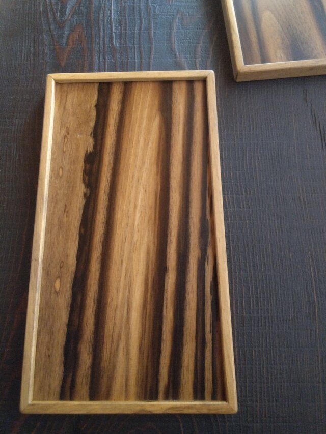 【極美品】銘木 一枚板 削り出し トレイ 黒檀 重厚・高密度 焦茶 2点 銘木黒柿の長方小盆 ㊁ ～トレー・銘々盆・カルトン・ディスプレイなど