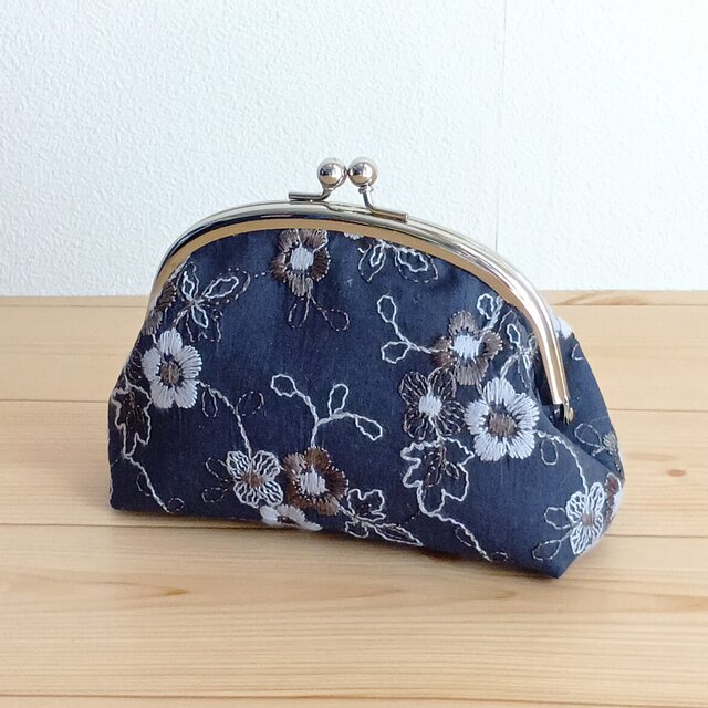 花柄刺繍 がま口ポーチ 12cm ネイビー ネイビー 727 | iichi 日々の