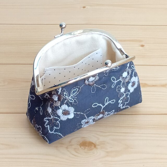 花柄刺繍 がま口ポーチ 12cm ネイビー ネイビー 727 | iichi 日々の