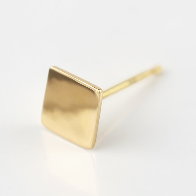 AU750(K18)スクエアモチーフスタッドピアス　マット加工 K18/スクエアプレートピアス｜片耳販売 四角 小ぶり シンプル スタッド