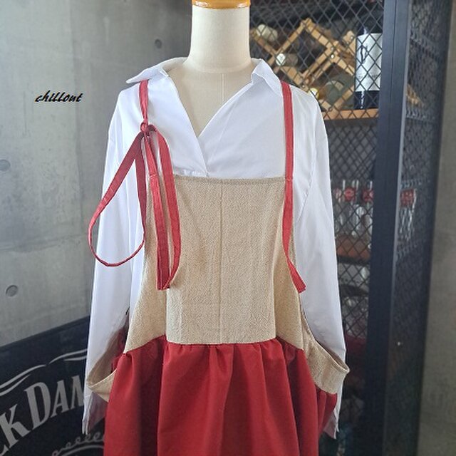 背中がかわいい】マキシ：ギャザー：エプロンドレス：レッド×リネン