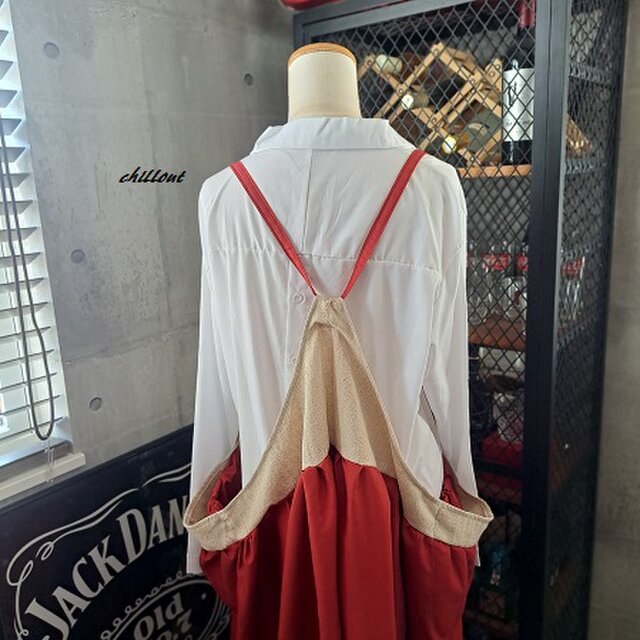 背中がかわいい】マキシ：ギャザー：エプロンドレス：レッド×リネン