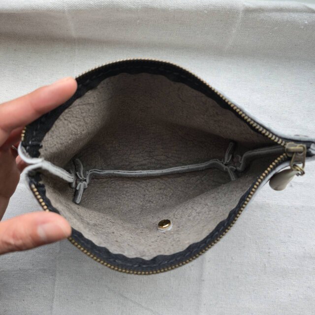 チチ様 ☆ 専用出品 鹿革のポーチL 鹿の角 陽刻コンチョ | iichi 日々の暮らしを心地よく