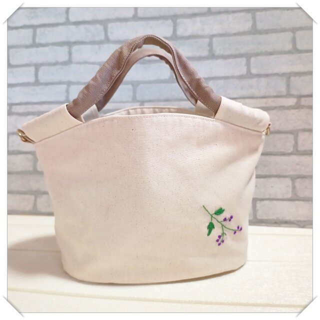 うさぎの手刺繍☆2wayにもなるハンドルトートバッグ うさぎの手刺繍☆2wayにもなるハンドルトートバッグ | iichi 日々の