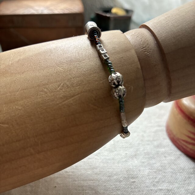 福ふく price＊ラメビーズdeかれんなシルバーブレス ＠カレンシルバー