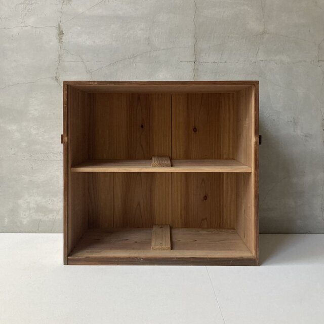 こぢんまりとした杉の棚 木箱 | iichi 日々の暮らしを心地よくする