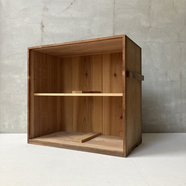 こぢんまりとした杉の棚 木箱 | iichi 日々の暮らしを心地よくする