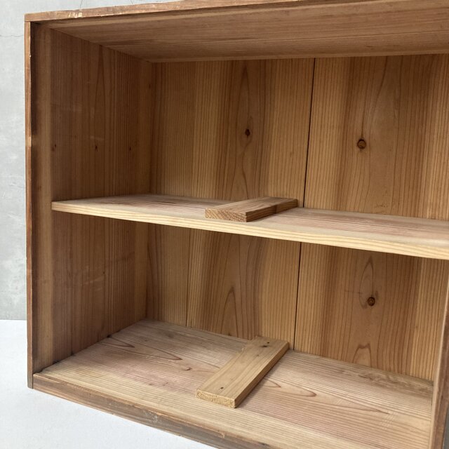 こぢんまりとした杉の棚 木箱 | iichi 日々の暮らしを心地よくする