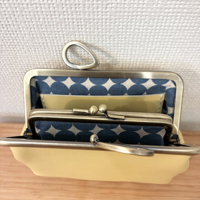 ぱかっと開くとお部屋が3つの親子がまぐち♪外ポッケが付いたリボン