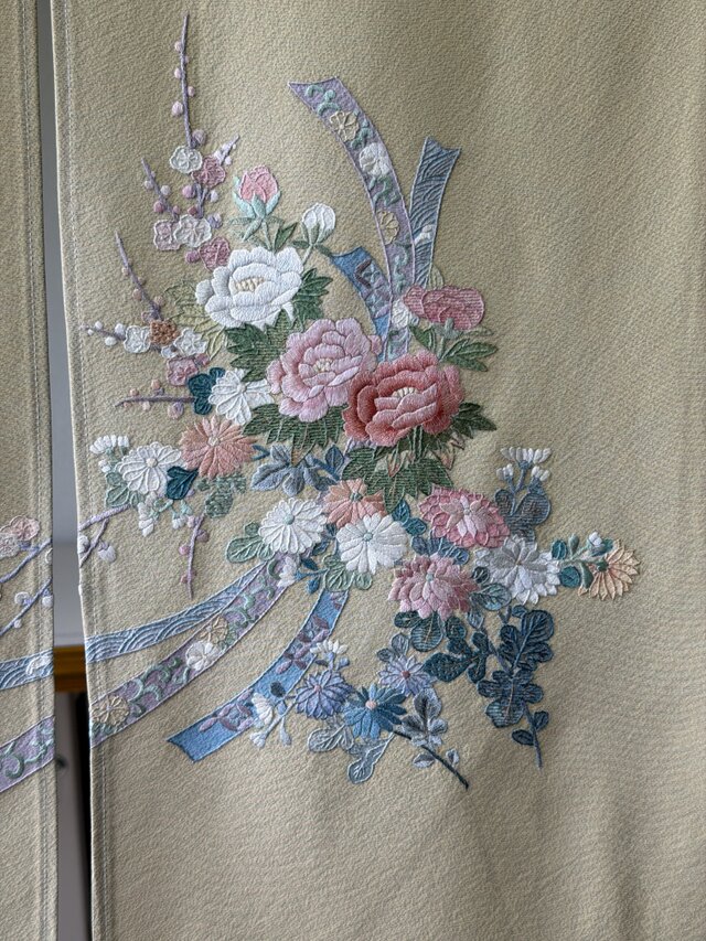 花刺繍 ゴージャス お部屋のオシャレ最適 着物リメイク暖簾 横幅〜135