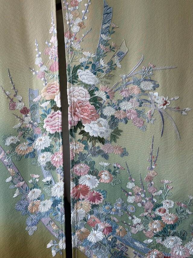 花刺繍 ゴージャス お部屋のオシャレ最適 着物リメイク暖簾 横幅〜135