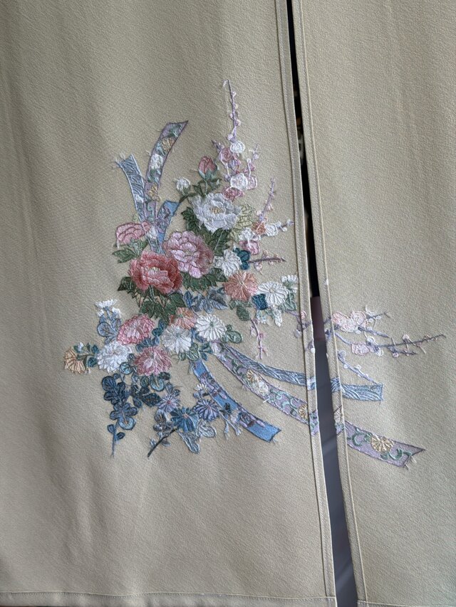 花刺繍 ゴージャス お部屋のオシャレ最適 着物リメイク暖簾 横幅〜135