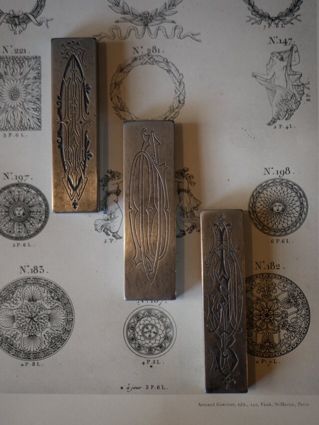 フランスアンティーク　② 2 Metal engraving , monogramme フランスアンティーク | iichi 日々の