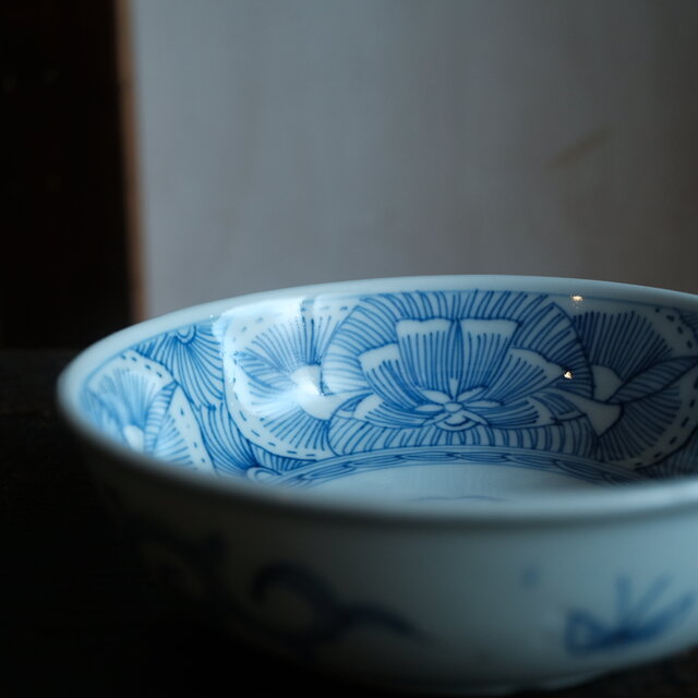 線描きで素敵◇伊万里 松竹梅文染付線描き平鉢 骨董・antiques 蝶々