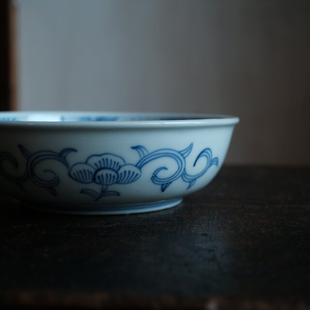 線描きで素敵◇伊万里 松竹梅文染付線描き平鉢 骨董・antiques 蝶々