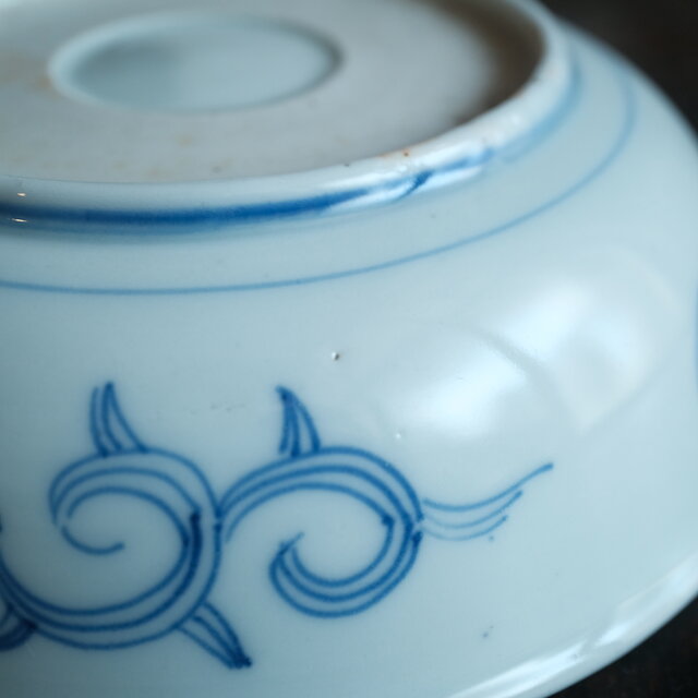 線描きで素敵◇伊万里 松竹梅文染付線描き平鉢 骨董・antiques 蝶々